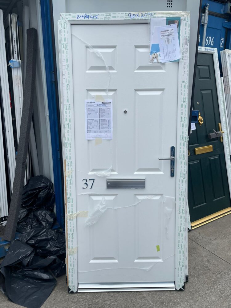 White Composite Traditional Door 910 x 2090 mm 24PM45