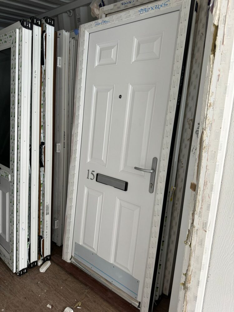 White Composite Traditional Door 890 x 2065 mm 24PM46