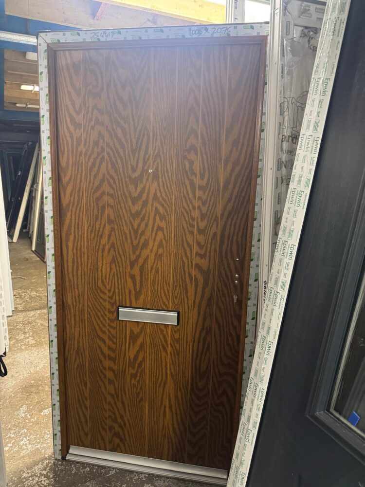 Irish Oak Composite Modern Door 1005 x 2075 mm 25GG17