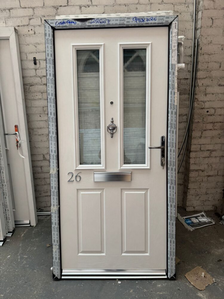 White Composite Traditional Door 990 x 2025 mm 25TW07