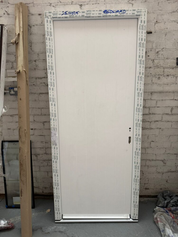 White Composite Traditional Door 850 x 1990 mm 25MO25