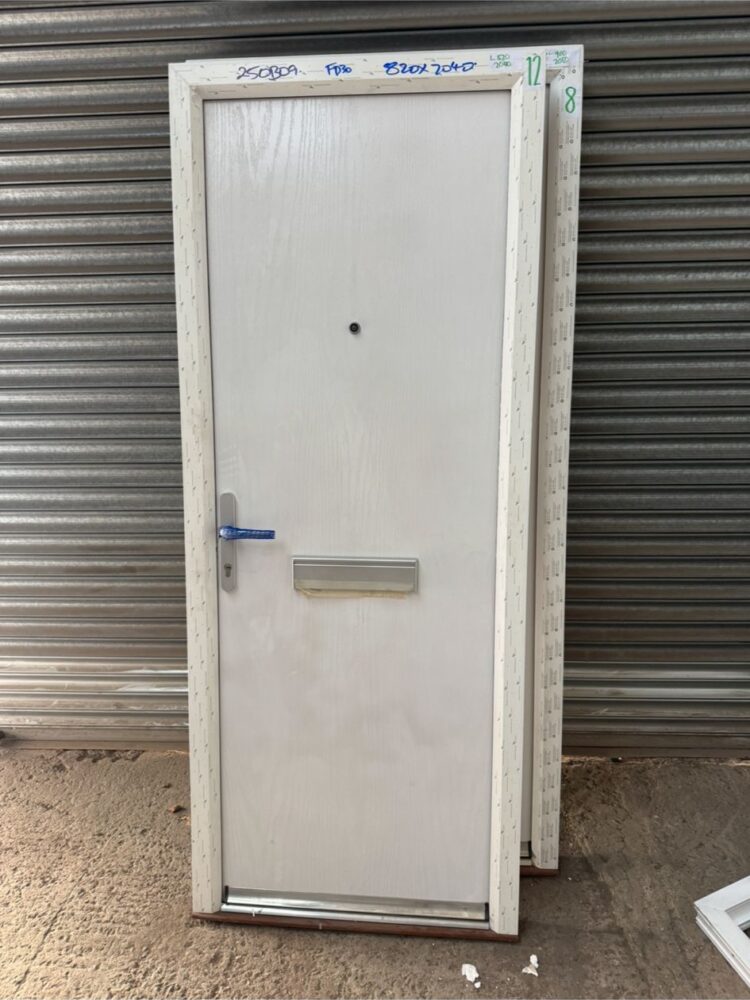 White Composite Traditional FD30 Door 820 x 2040 mm 25OB09