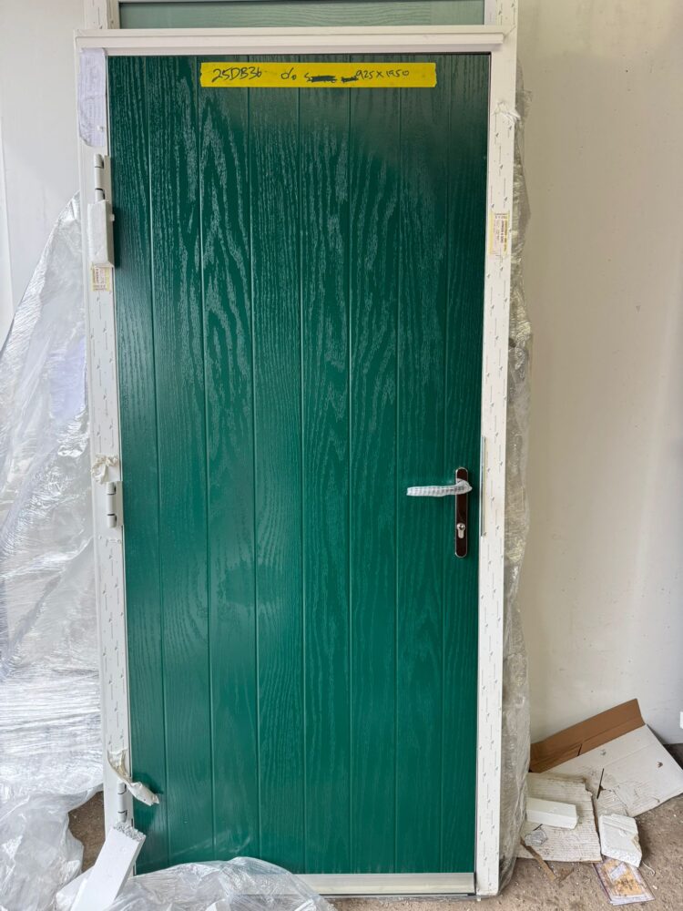 Green Composite Traditional Door 925 x 1950 mm 25DB36
