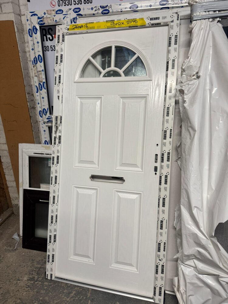 White Composite Traditional Door 940 x 2040 mm 26MA13
