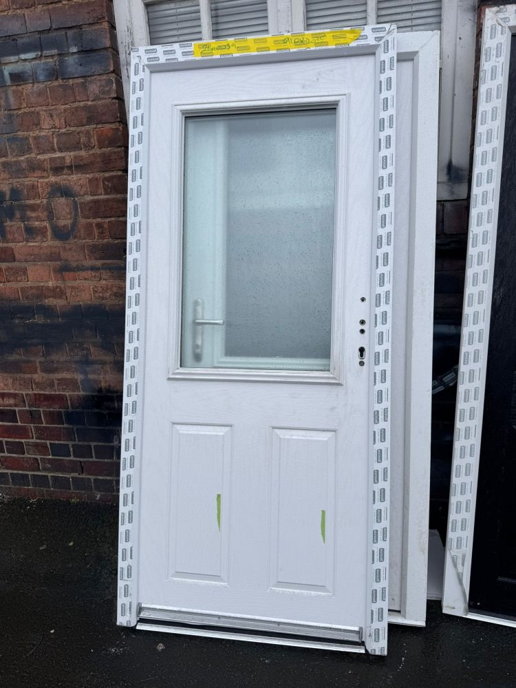 White Composite Traditional Door 910 x 2025 mm 26MNW39