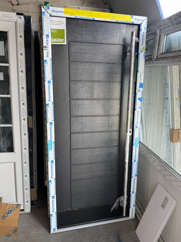 Black Composite Modern Solidor Door 930 x 2070 mm 26MG01