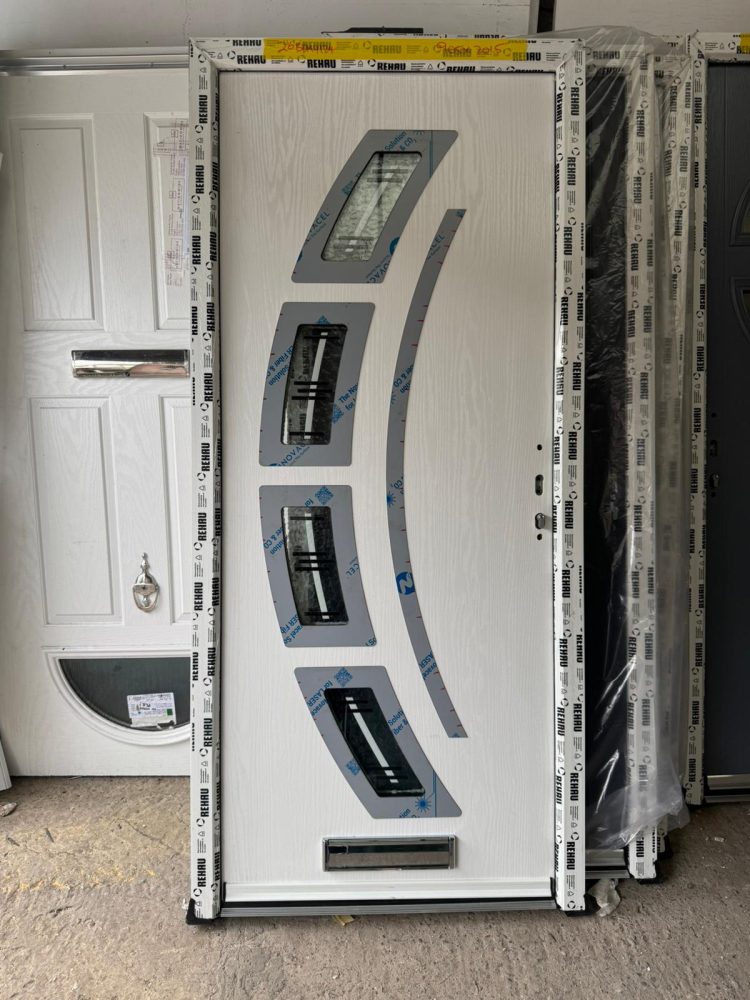 White Composite Modern Door 905 x 2015 mm 26BDMY124