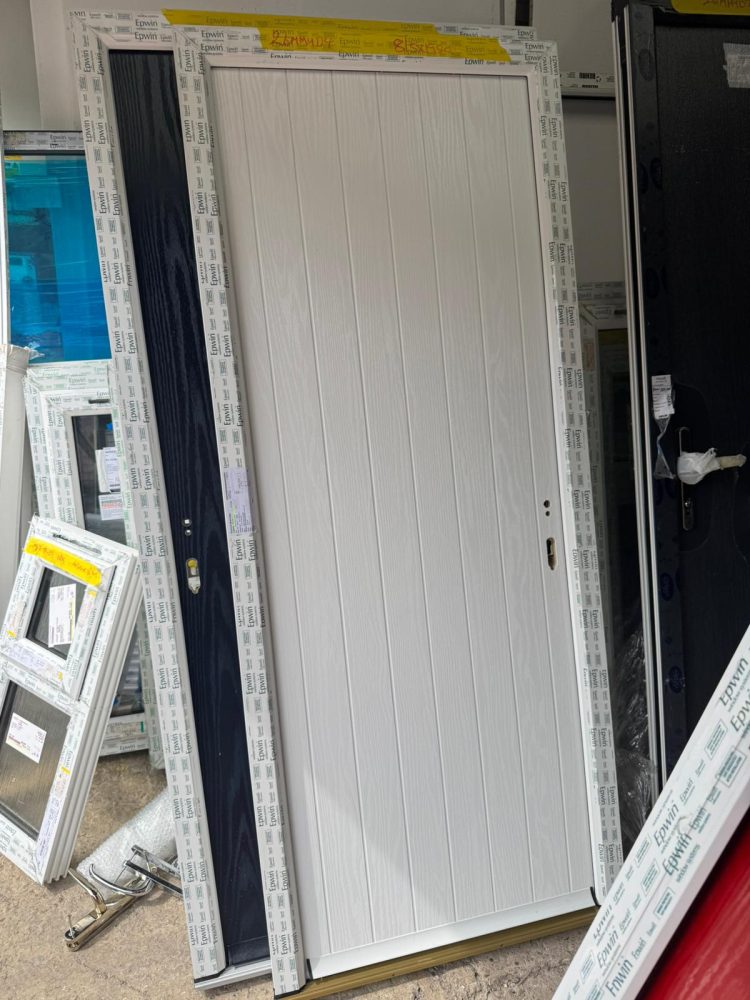 White Composite Modern Door 815 x 1980 mm 26MMY04