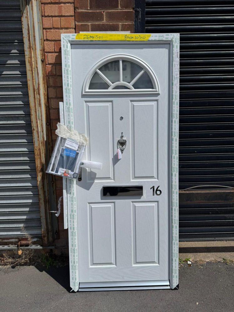 White Composite Traditional Door 890 x 2030 mm 26MKJ01