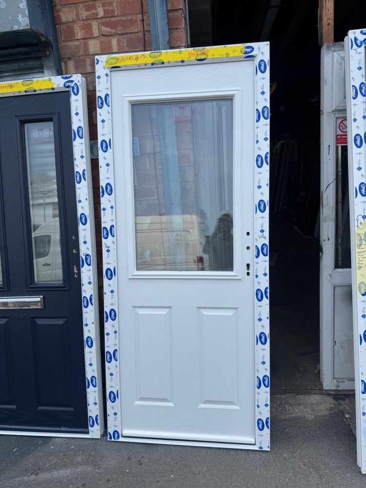 White Composite Traditional Door 880 x 2060 mm 26HMJJ12