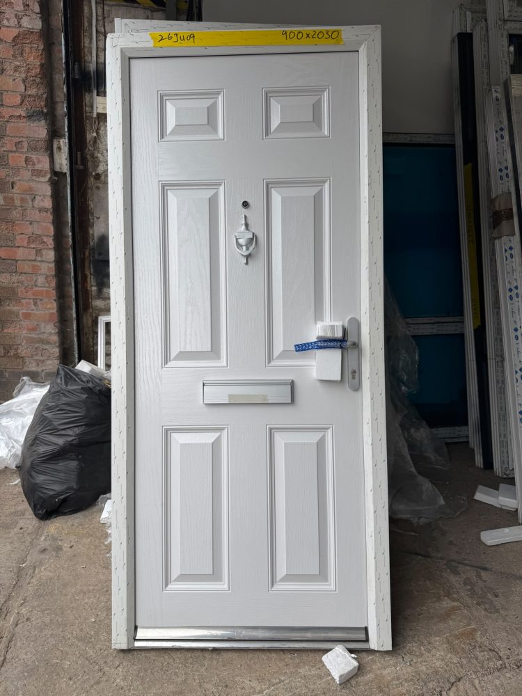 White Composite Traditional Door 900 x 2030 mm 26JU09