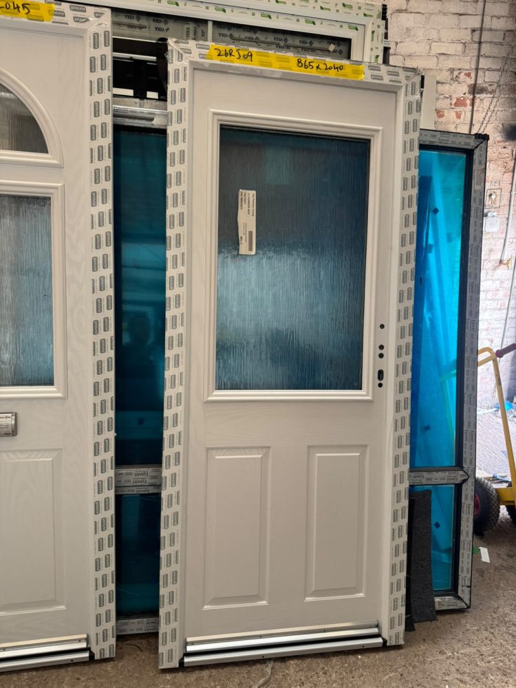 White Composite Traditional Door 865 x 2040 mm 26RJ09
