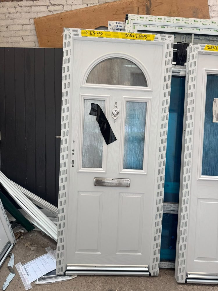 White Composite Traditional Door 895 x 2045 mm 26RJ10