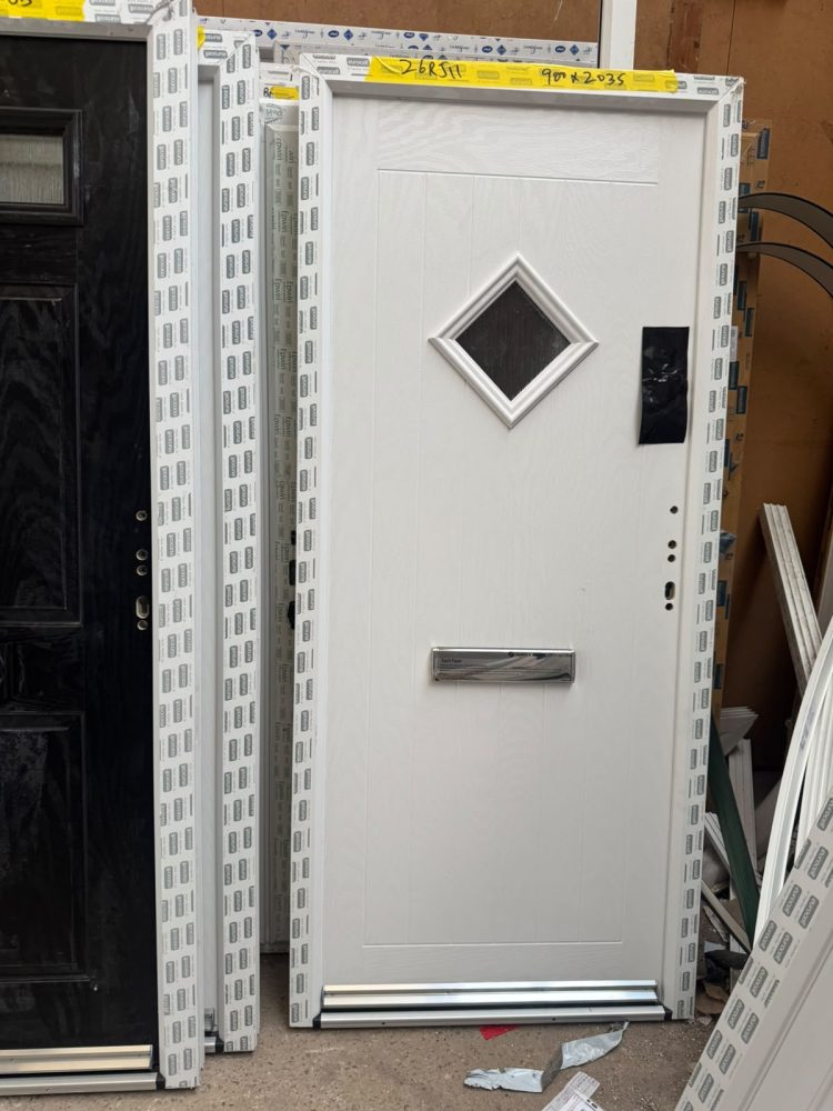 White Composite Modern Door 900 x 2035 mm 26RJ11
