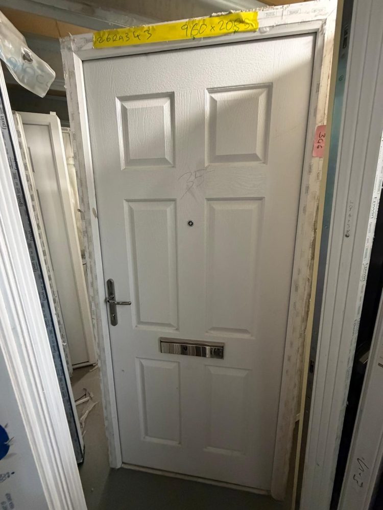 White Composite Traditional Door 960 x 2085 mm 26RA343